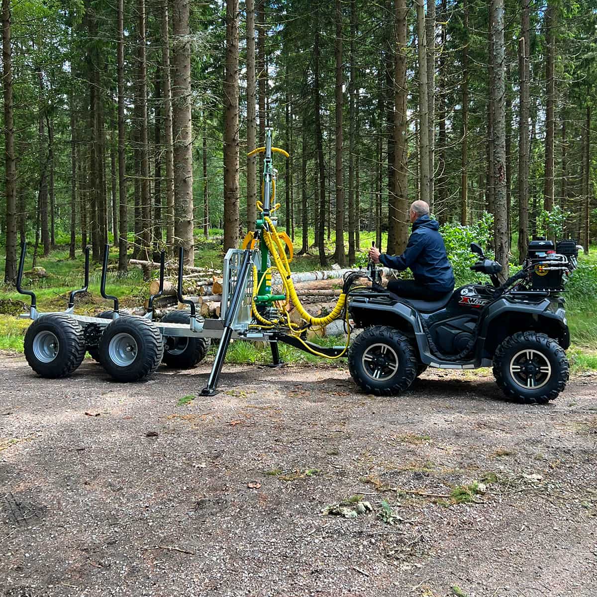 Przyczepa leśna 3 tony 4,2m żuraw
